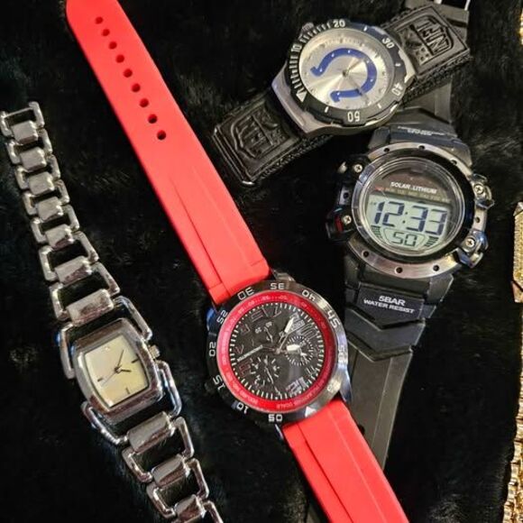 Resellers lot of working watches #103R. main image 4
